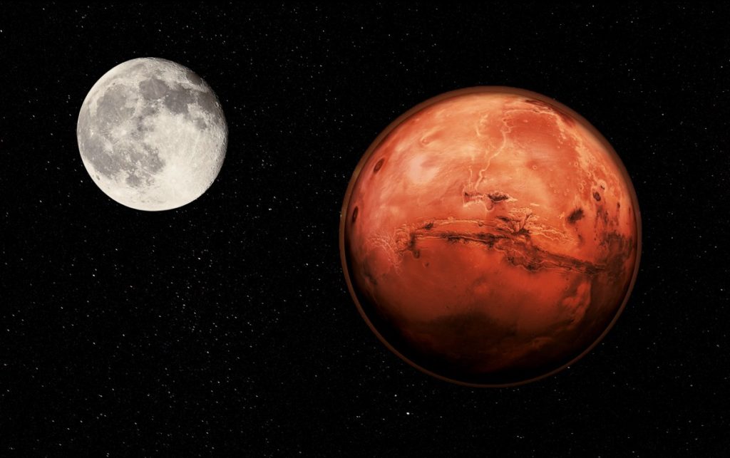 Marte y la Luna se dan un "beso"