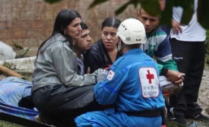 Colombia: 15 muertos deja derrumbe que sepultó varias casas