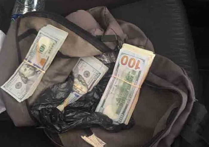Devuelve mochila con $39,000 como recompensa lo invitan a comer y dice que prefiere el guiso de su esposa