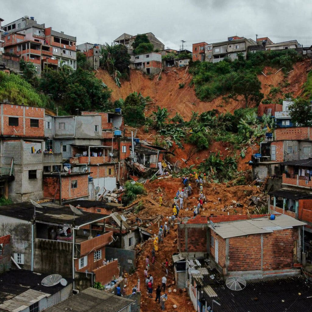Derrumbe en Petrópolis, Brasil, hasta el momento deja 176 muertos