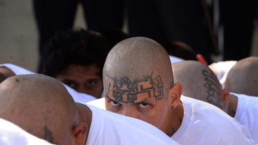 El Salvador quintuplica penas de prisión por asociación ilícita, mil años de