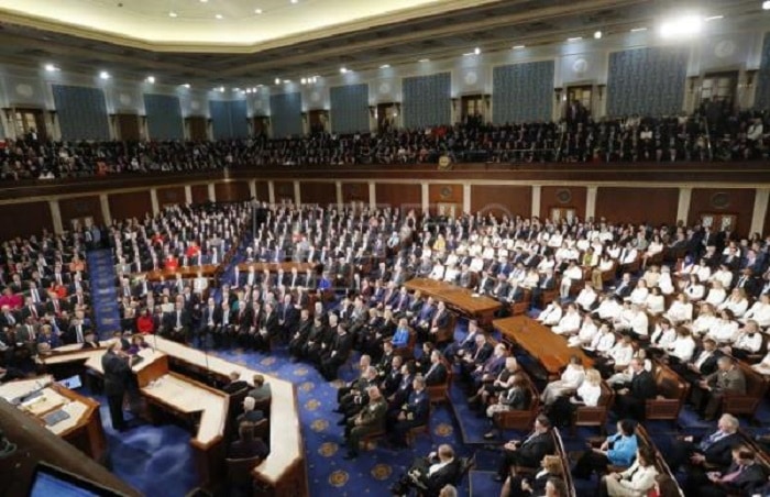 Senado de EEUU aprueba 13 mil millones de dólares para Ucrania