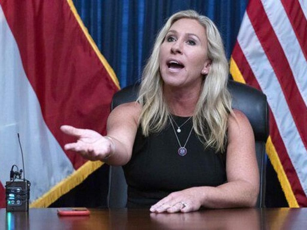 los califica de nazis