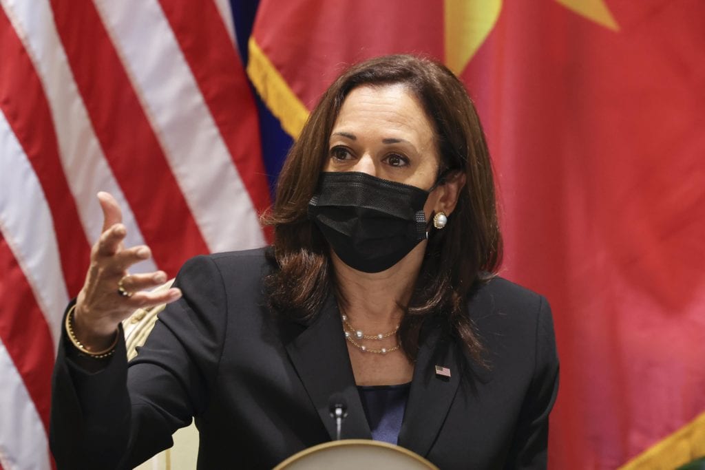 principal adversario, Kamala Harris se aísla tras dar positivo por Covid-19