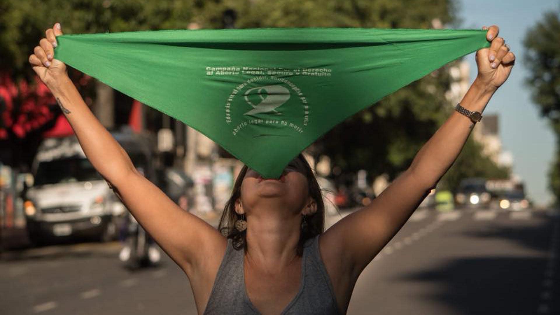 Mujer denuncia que no fue contratada por ser feminista