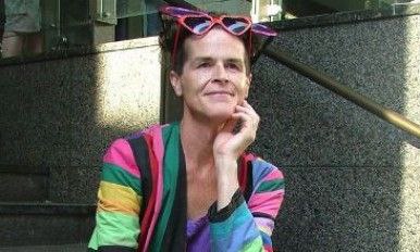 Activista no binaria pide renombrar el Día de la Madre por el Día del Criador