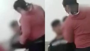 Madre ataca a un compañero de su hijo en plena clase para evitar supuesto acoso