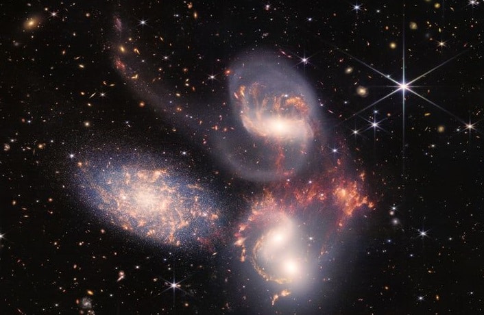 La impresionante imagen de las 5 galaxias que “danzan gravitacionalmente” en el espacio
