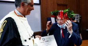 Giuseppe, el abuelito que a los 96 años obtuvo su título universitario y a los 98 años su maestría