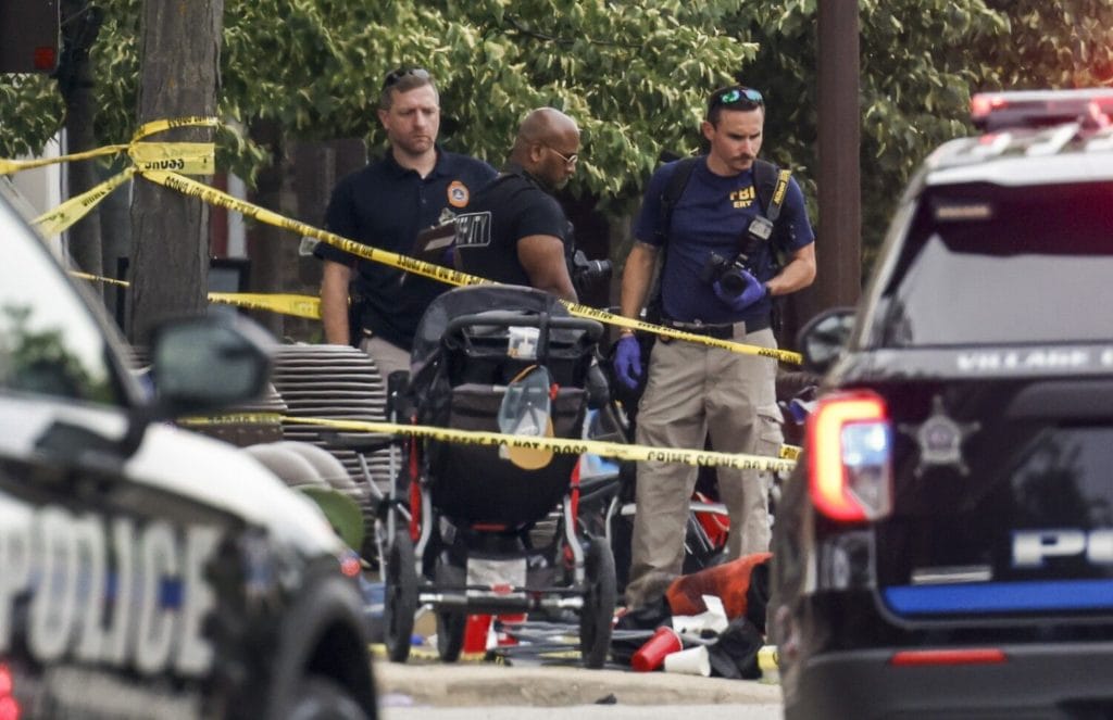 El joven acusado de la masacre en Chicago planeó el tiroteo durante semanas vistiéndose de mujer para huir