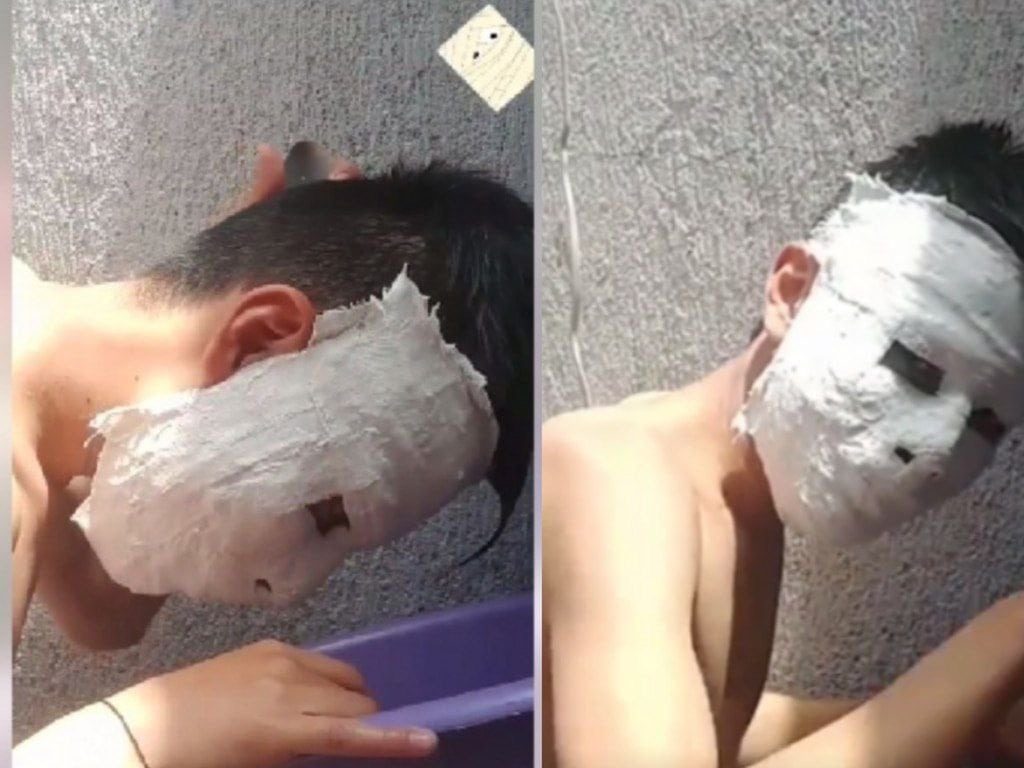 Estudiante hace máscara de yeso de tarea y se le queda pegada: “Maestra la voy a demandar”