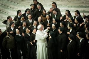 Papa Francisco toma una decisión revolucionaria: Mujeres votarán en el Sínodo de los obispos