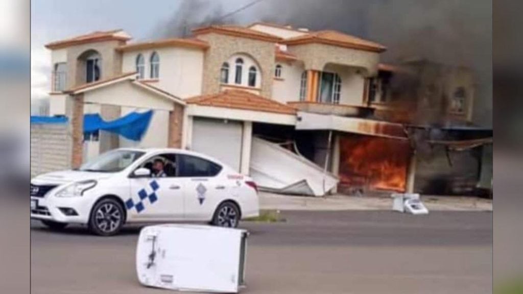 Pobladores queman la casa de una alcaldesa en México durante jornada de protestas