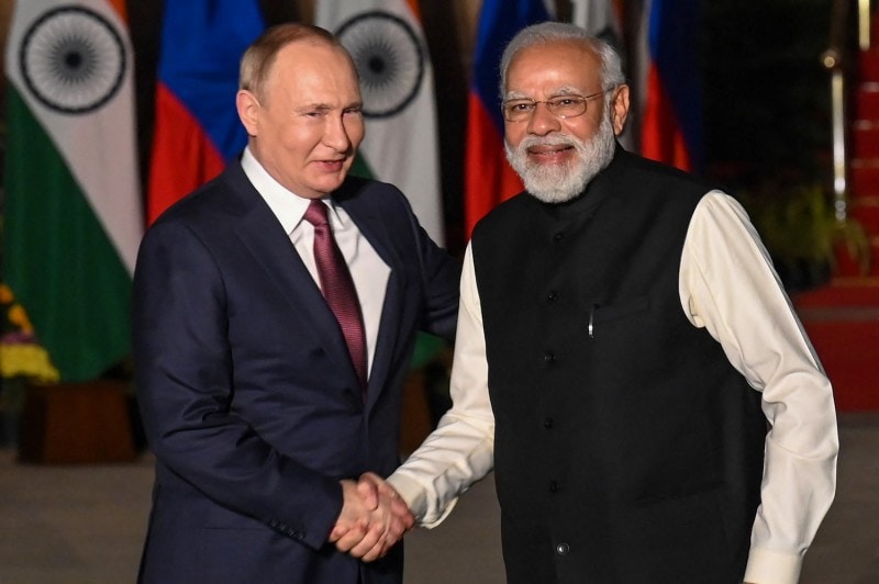 India deja a un lado el dólar y comienza a comerciar con Rusia en otras monedas