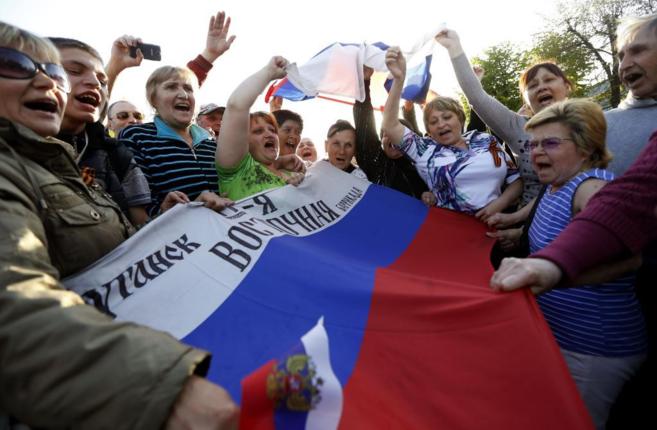 Ciudades independentistas de Ucrania anuncian consultas populares para unirse a Rusia Ciudades independentistas de Ucrania anuncian consultas populares para unirse a Rusia