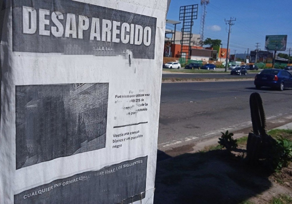 desaparecido, Adolescente se enoja con su familia y se esconde por dos años en la casa de su maestra