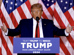 Donald Trump presenta documentos para postularse como precandidato a la presidencia en 2024