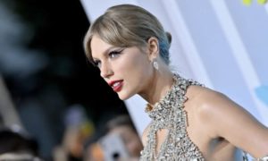 Taylor Swift se convirtió en la primera artista en ganar 40 AMA