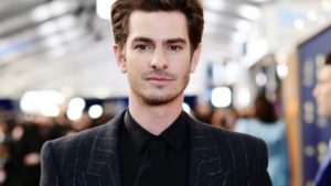 Andrew Garfield habla sobre la presión de tener hijos antes de los 40 años