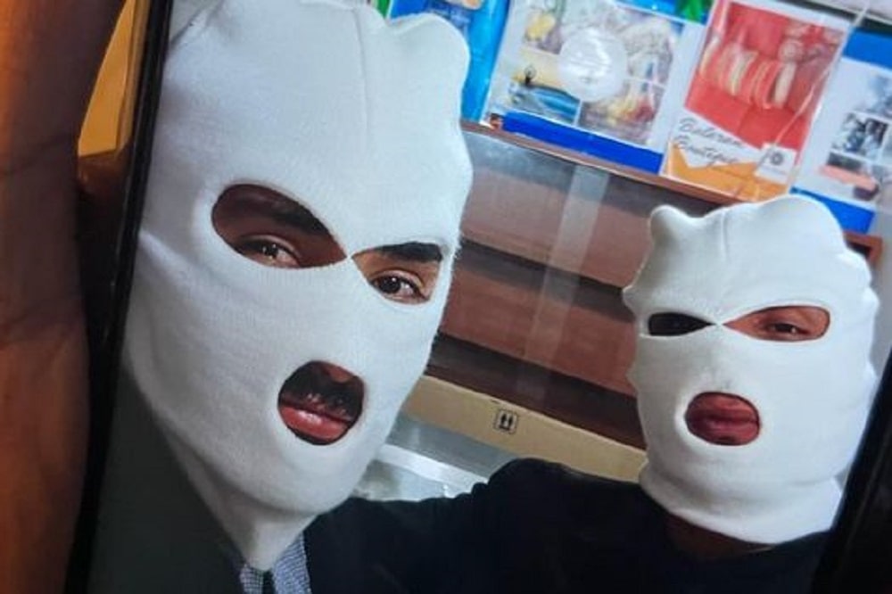 Policías atacan a balazos a actores que recreaban un asalto para un video musical