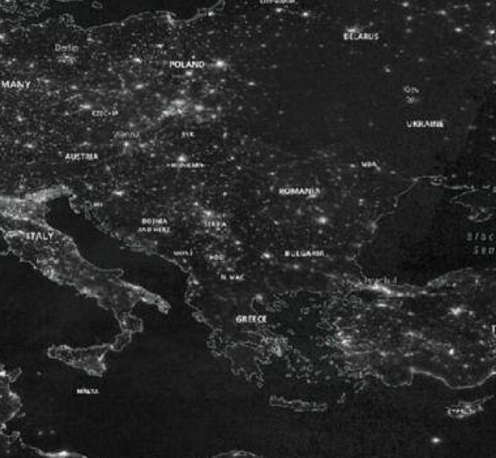 Impactante foto satelital de la NASA muestra a Ucrania a oscuras tras los ataques rusos