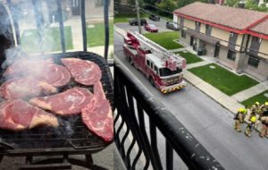 Mexicano hace un asado en Canadá y sus vecinos llaman a los bomberos