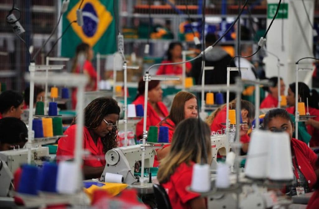 Congreso de Brasil aprobó aumento de un 9% al salario mínimo