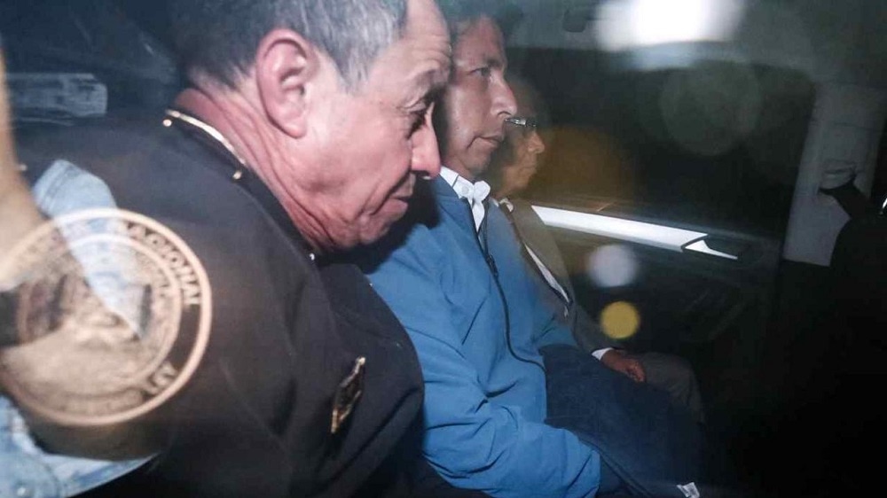 Pedro Castillo pide a sus seguidores congregarse en las afueras de donde está recluido