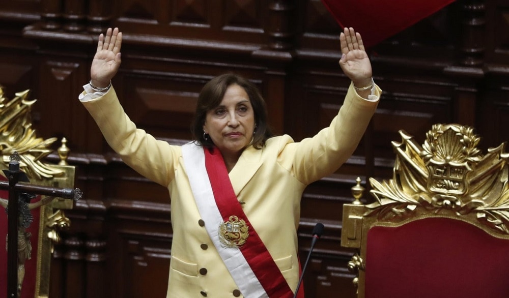 Dina Boluarte se convierte en la nueva presidenta del Estado de Perú