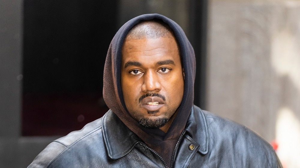 Musk suspende a Kanye West de Twitter tras publicar una imagen ofensiva que incitaba a la violencia