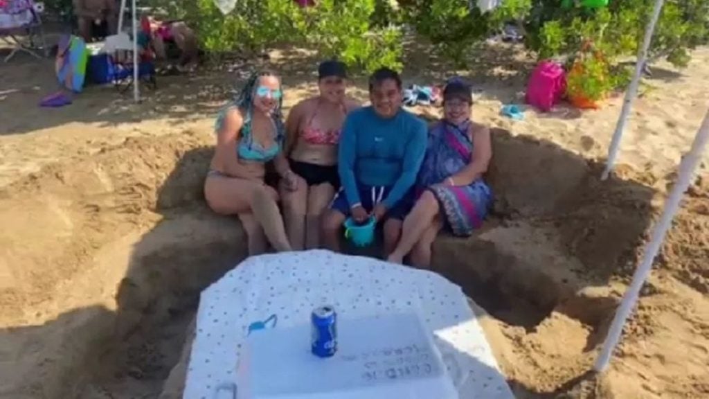 Familia se negó a para alquiler de mesas y sillas, las hicieron de arena