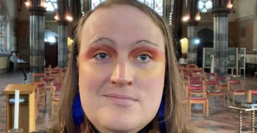 Sacerdote se identifica como no binario luego de sentir una conexión con Dios