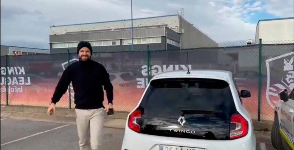 Piqué llega a “Kings League” en un Twingo, el mismo que menciona su ex en la canción