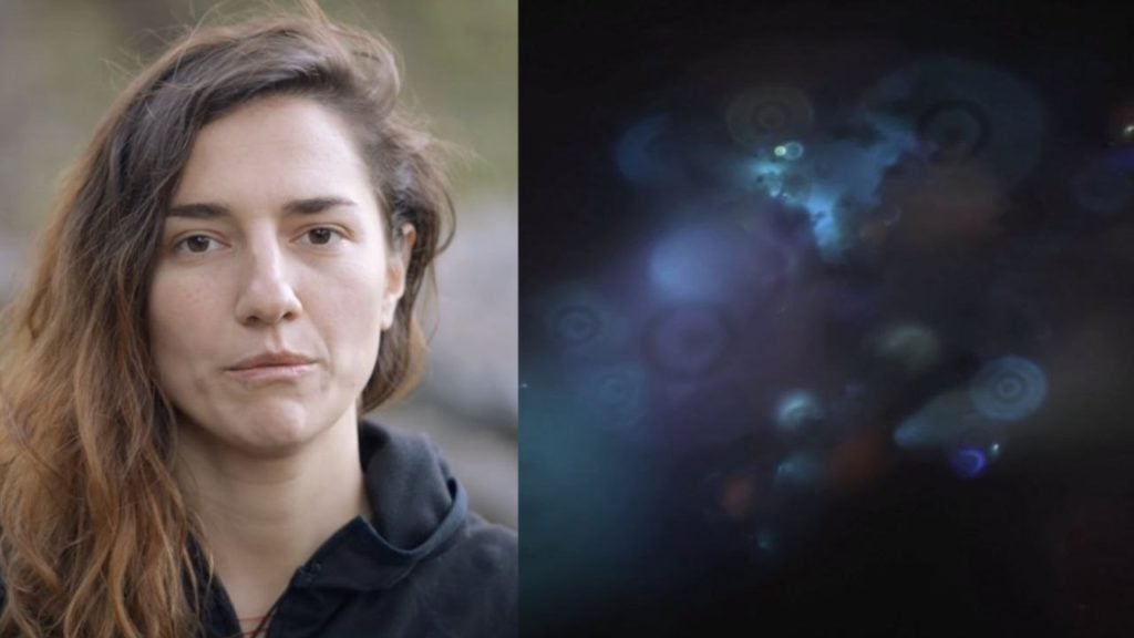 Mujer observa las cenizas de su padre en un telescopio y se ve igual a una galaxia