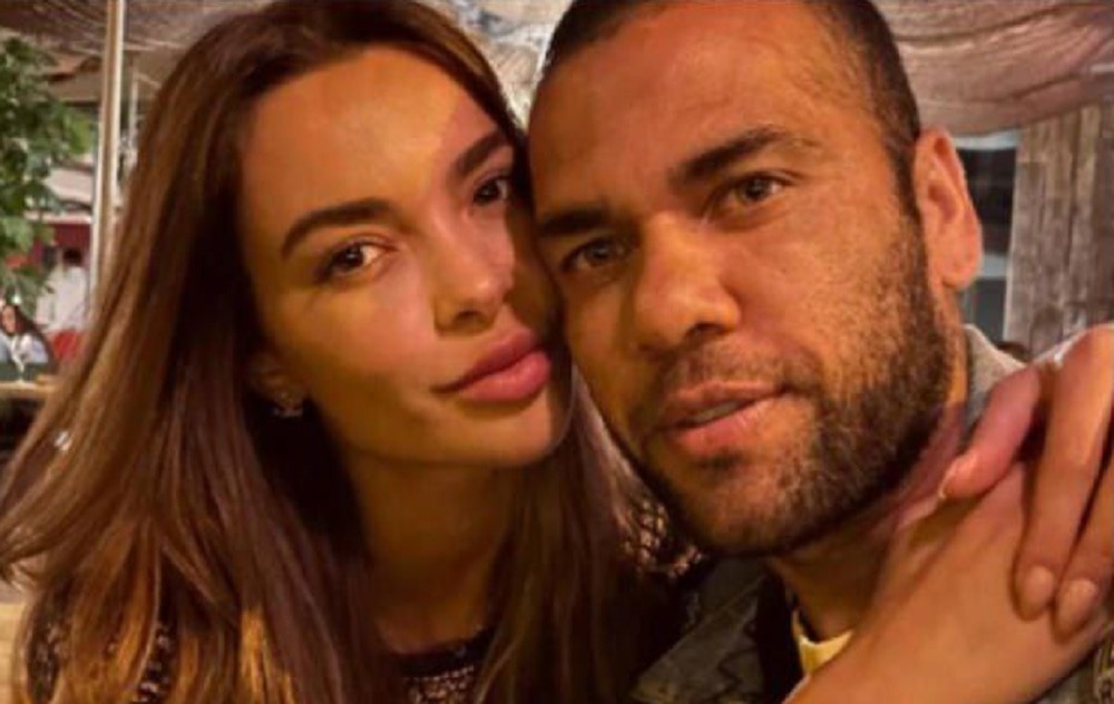 Esposa de Dani Alves le pide el divorcio y denuncia acoso en sus redes sociales