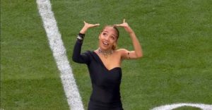 Justina Miles, la joven que con lenguaje de señas acaparó la atención en el Super Bowl