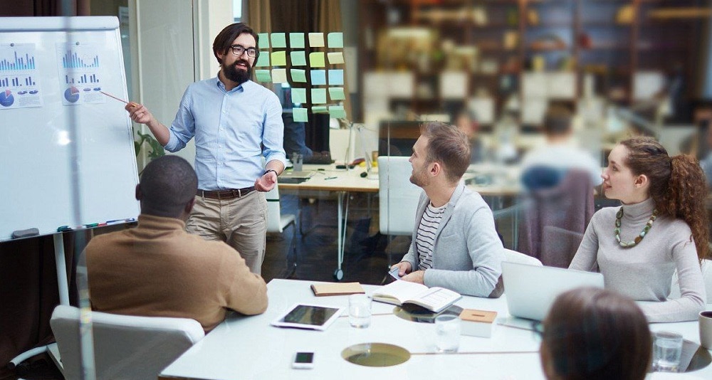 Millennials gastarán y se divorciarán menos a pesar de sufrir una crisis a mediana edad