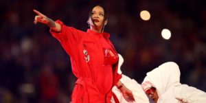 El show de Rihanna en el Super Bowl genera polémica, unos lo aplauden otros lo critican