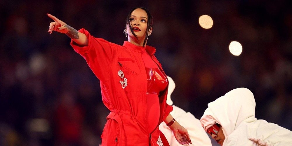 El show de Rihanna en el Super Bowl genera polémica, unos lo aplauden otros lo critican