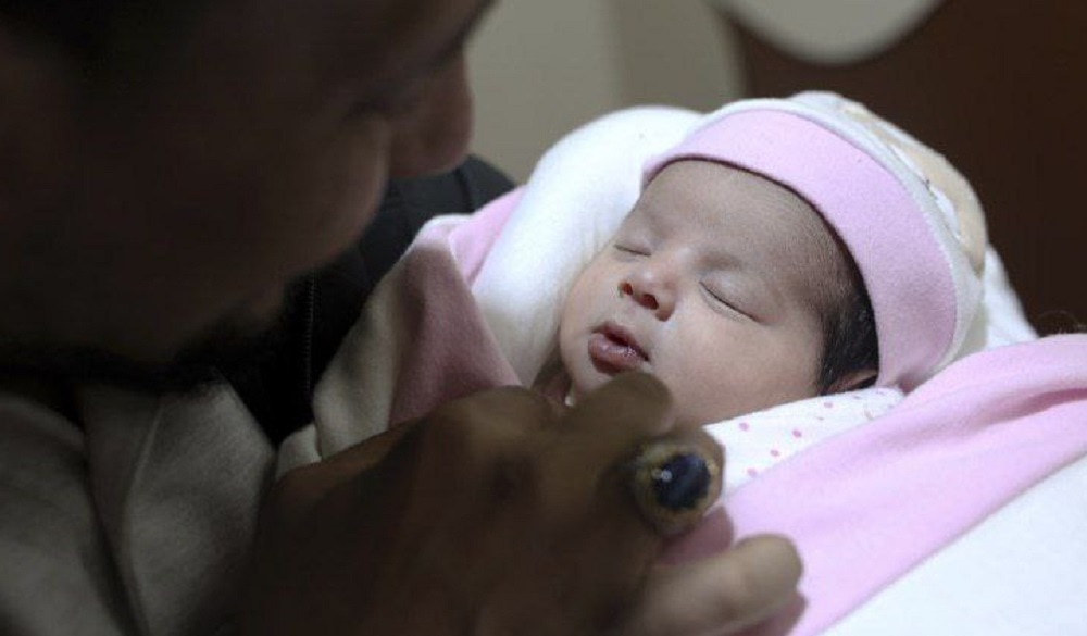 El “pequeño milagro de Turquía” ya tiene hogar, unos tíos lo adoptaron