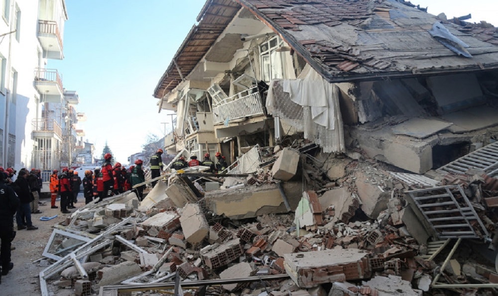 Se supera la cifra de muertos alertada por los expertos: 12 mil víctimas en el devastador terremoto