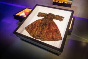 Vestido sobrevivió durante más de tres siglos en el fondo del mar