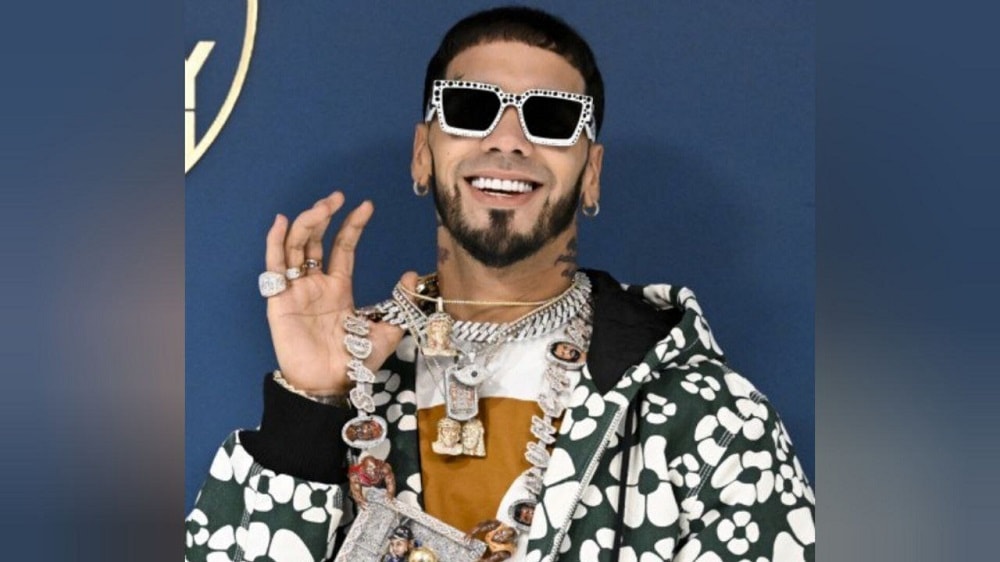 Anuel AA “es el artista más guapo del momento”, según su espejo
