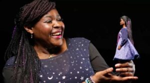 Inmortalizan a la científica Aderin-Pocock: La Barbie científica negra