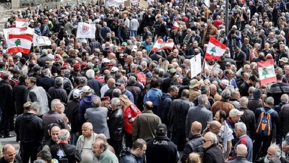 Miles de libaneses salen a las calles por la devaluación de la libra