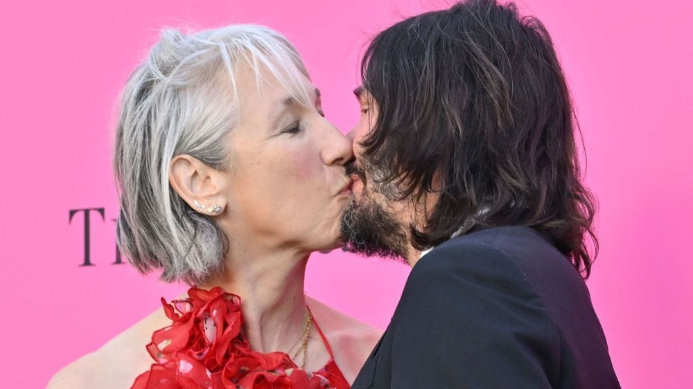 El tierno beso de Keanu Reeves y su novia que ha enamorado a sus seguidores