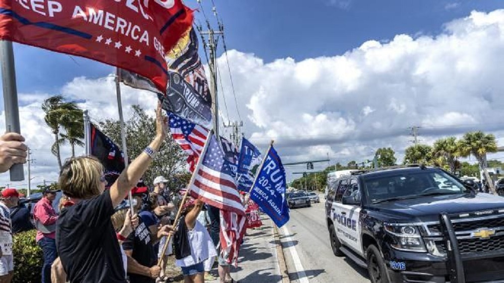 Seguidores de Donald Trump se activaron en Florida mientras el expresidente viajaba a NY