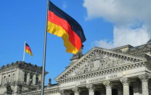 Economía alemana entra en recesión, el PIB cayó 0.3%