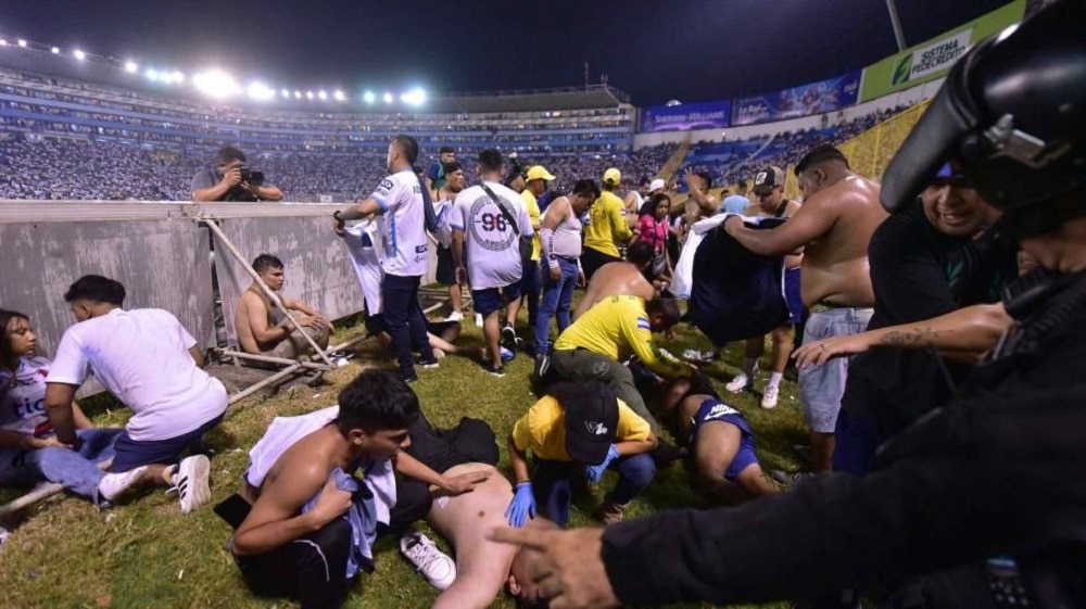 Estampida deja al menos 12 muertos y una decena de heridos en un estadio de El Salvador