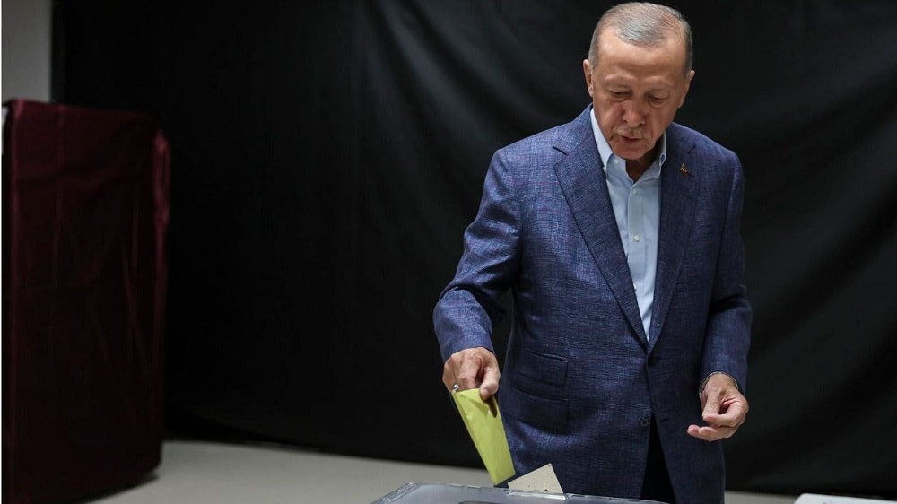 Erdogan no logra la mayoría para afianzar su poder y deberá someterse a una segunda vuelta
